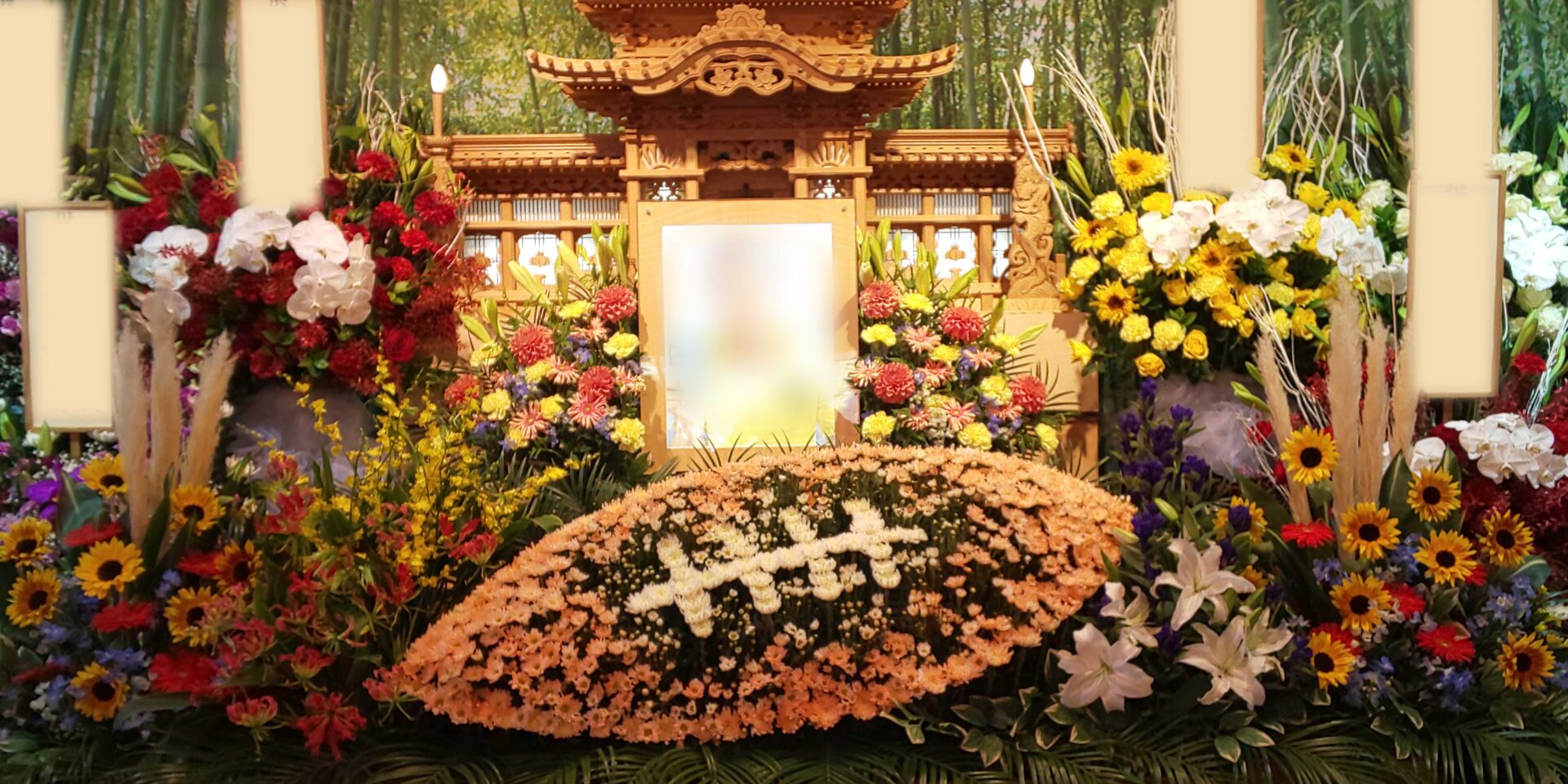 決して色褪せない楕円の絆 ラグビーボールの祭壇と たくさんのメッセージで包まれた棺 行田市の葬儀 家族葬なら行田セレモニー ファミール行田 決して色褪せない楕円の絆 ラグビーボールの祭壇と たくさんのメッセージで包まれた棺 行田市の葬儀 家族葬なら行田セレモニー ファミール行田