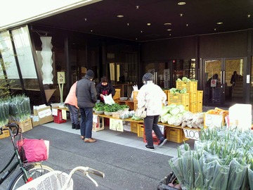 行田セレモニー会館で野菜販売、やってます
